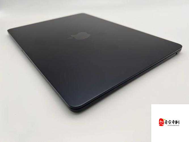 午夜色 MacBook:时尚与高效的完美融合