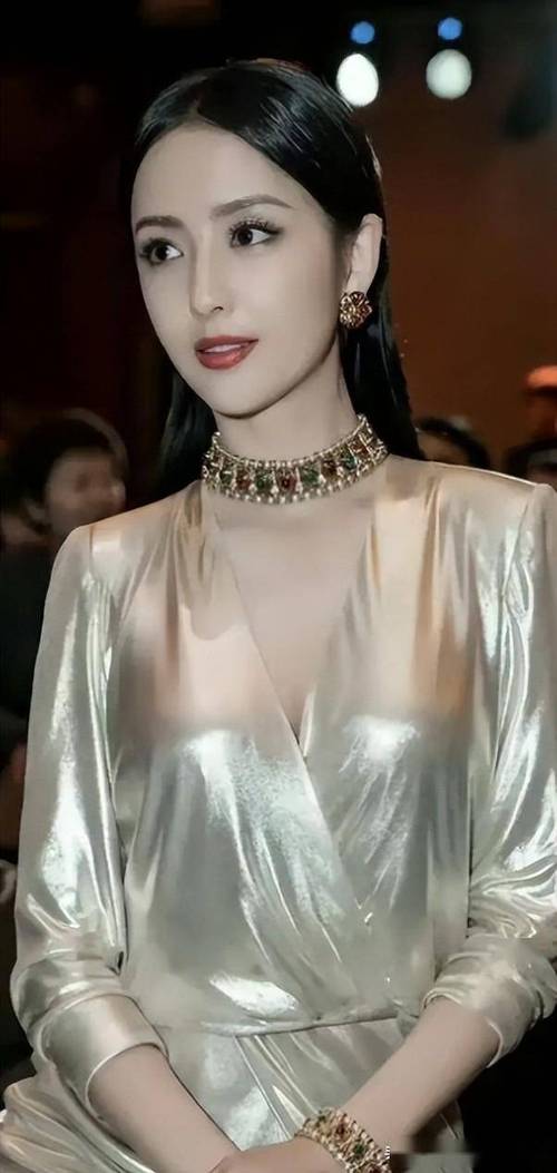 深扒娱乐圈不为人知的秘密,震惊某知名艺人竟有这样的黑料?