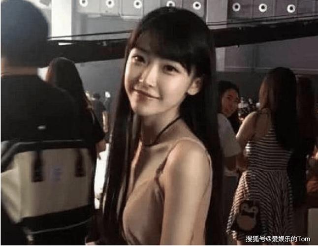 如何评价网红婷婷伍月?她是如何走红的?