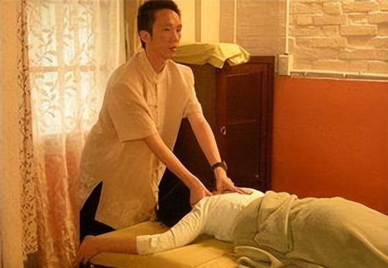 震惊按摩师为何把手伸到了我的手里面?这背后究竟有何原因?